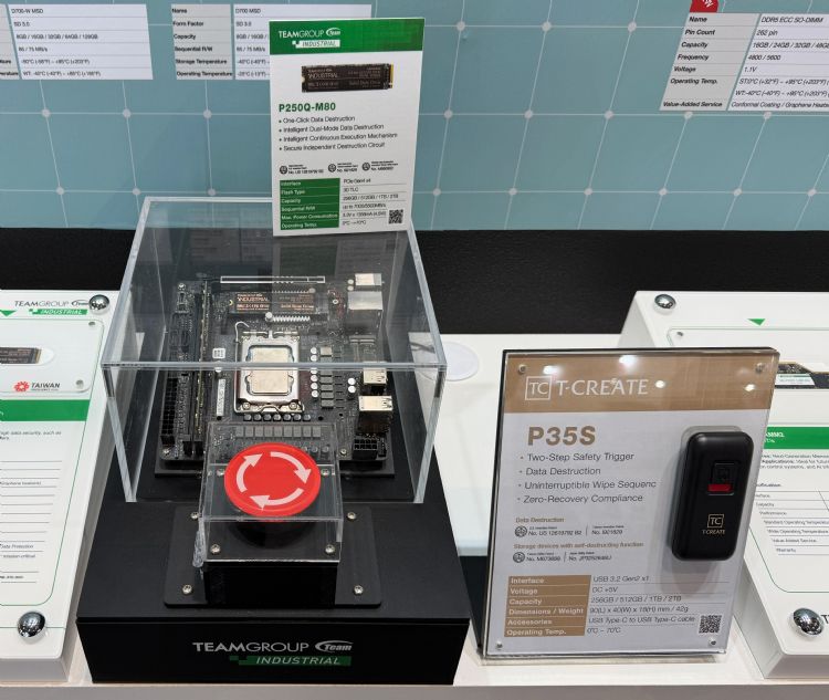 T-CREATE EXPERT P35S为外接式移动安全存储,工业级M.2高速SSD P250Q-M80则专为国防、金融与机密主机设计,两者共同为军工、金融与研发场域筑起坚实的网安防线。十铨科技 T-CREATE EXPERT P35S为外接式移动安全存储,工业级M.2高速SSD P250Q-M80则专为国防、金融与机密主机设计,两者共同为军工、金融与研发场域筑起坚实的网安防线。十铨科技