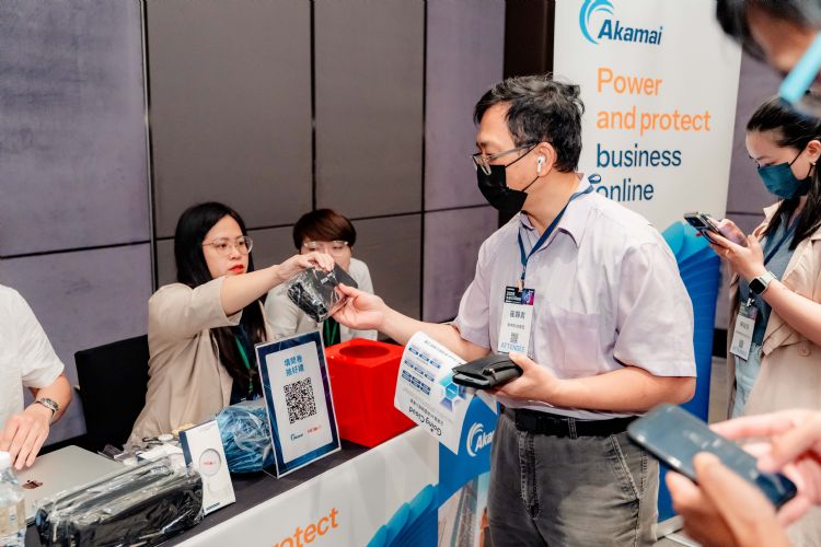Akamai解決方案具備企業線上業務的算力與防護能力,強調以邊緣雲端、資安防護與低延遲架構支援AI與數位服務部署。
DIGITIMES攝 Akamai解決方案具備企業線上業務的算力與防護能力,強調以邊緣雲端、資安防護與低延遲架構支援AI與數位服務部署。
DIGITIMES攝