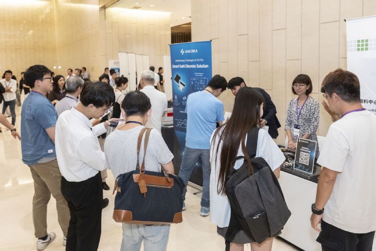 AI服务器电源朝高频化与高功率密度发展,GaN元件的驱动、保护与EMI控制也成为设计关键。碇基半导体推出Smart GaN Discrete方案,将驱动控制、短路保护、Active Miller Clamp、热关断与可调闸极驱动整合于封装内,降低导入门槛并兼顾效率、可靠度与杂讯抑制。DIGITIMES摄 AI服务器电源朝高频化与高功率密度发展,GaN元件的驱动、保护与EMI控制也成为设计关键。碇基半导体推出Smart GaN Discrete方案,将驱动控制、短路保护、Active Miller Clamp、热关断与可调闸极驱动整合于封装内,降低导入门槛并兼顾效率、可靠度与杂讯抑制。DIGITIMES摄