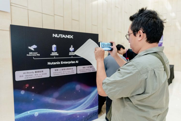 企業建置AI平台,須兼顧模型選擇、資料安全與既有IT環境。Nutanix Enterprise AI支援多種Kubernetes平台及大型語言模型,並強化推論治理與權限控管。DIGITIMES攝 企業建置AI平台,須兼顧模型選擇、資料安全與既有IT環境。Nutanix Enterprise AI支援多種Kubernetes平台及大型語言模型,並強化推論治理與權限控管。DIGITIMES攝