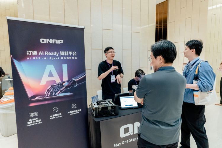 企業發展AI應用,也要守住資料自主與部署安全。QNAP將AI NAS、企業智慧助理及多模態語意搜尋納入同一平台,讓內部資料更容易被查找與運用。DIGITIMES攝 企業發展AI應用,也要守住資料自主與部署安全。QNAP將AI NAS、企業智慧助理及多模態語意搜尋納入同一平台,讓內部資料更容易被查找與運用。DIGITIMES攝
