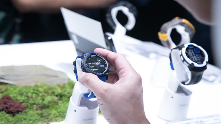 評析：Garmin手錶回歸OLED懷抱　Micro LED又挨一刀？