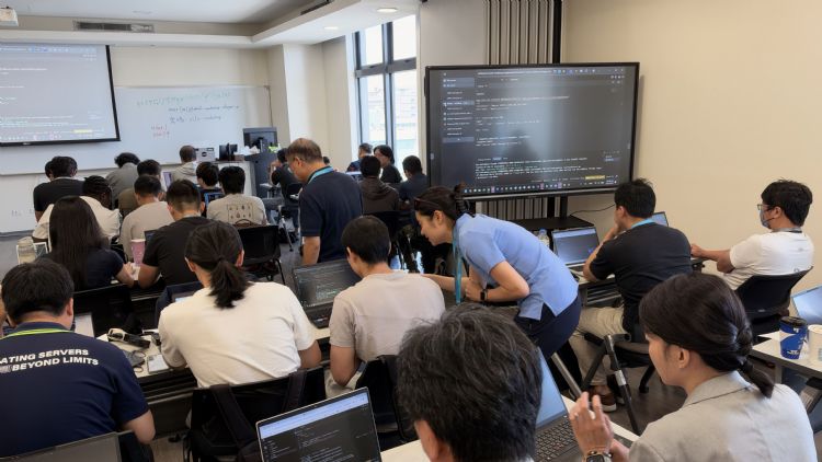 AMD举办Workshop以实机展示企业级模型部署与GPU资源管理。AMD AMD举办Workshop以实机展示企业级模型部署与GPU资源管理。AMD