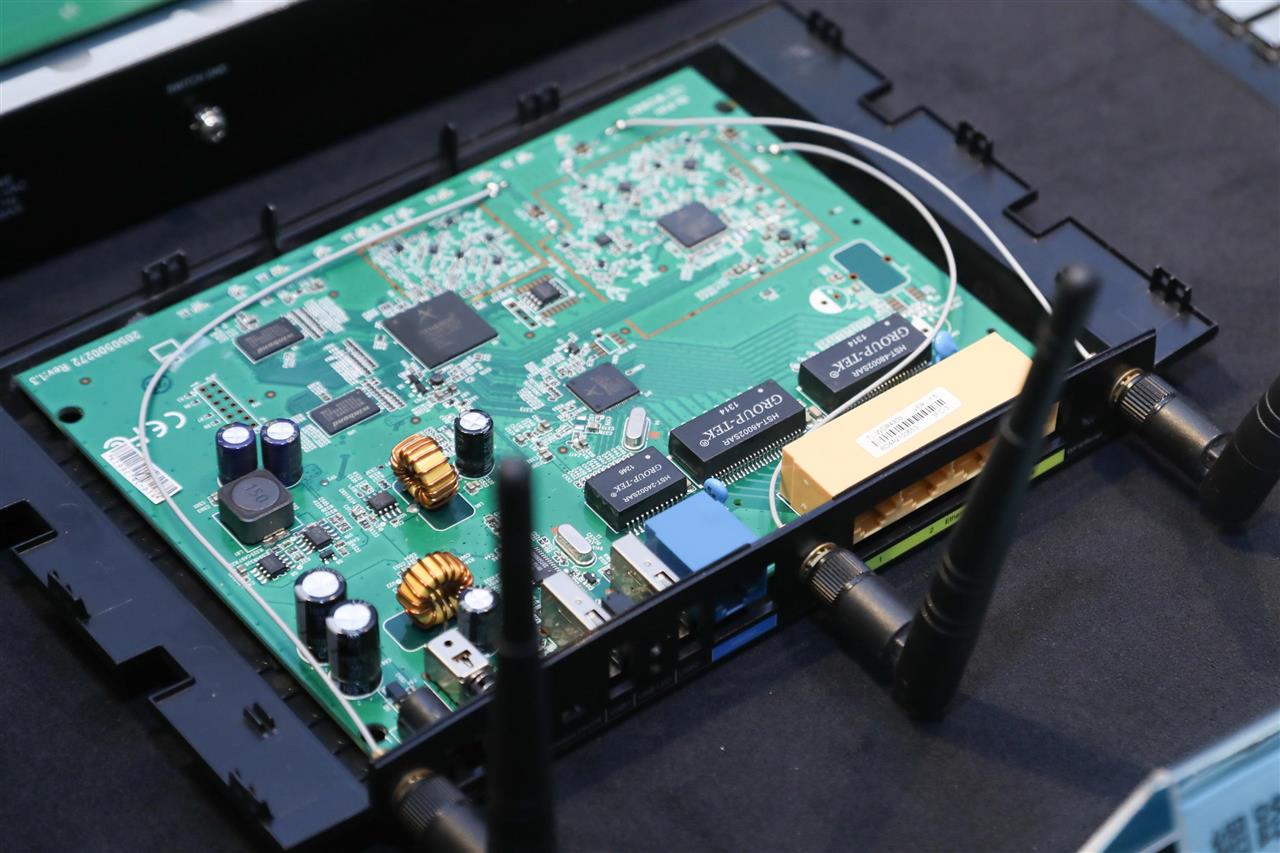 Network equipment vendors poised to be doing well in 2022