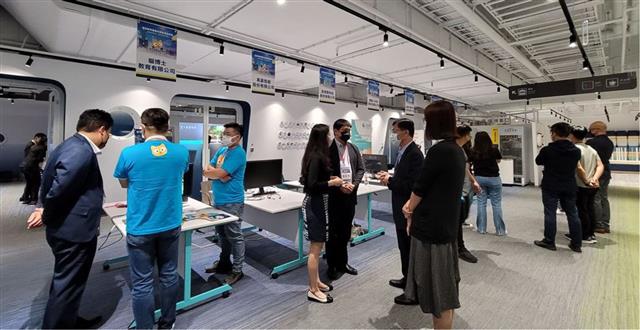 The championship attracted startup companies and schools to join and interact with the participating teams