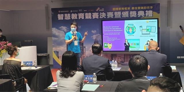 Participating team were presenting and showing their advantages on product development during the competition to win the favor of the judges