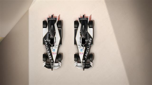 Lighter, more powerful and faster, the Jaguar I-TYPE 6 will set new performance benchmarks for an all-electric race car with a top speed of 200mph