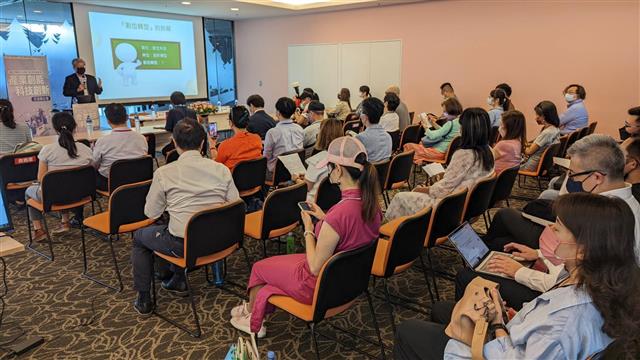 The Taipei City Government's Department of Economic Development assists SMEs in conquering difficulties during the digital transformation