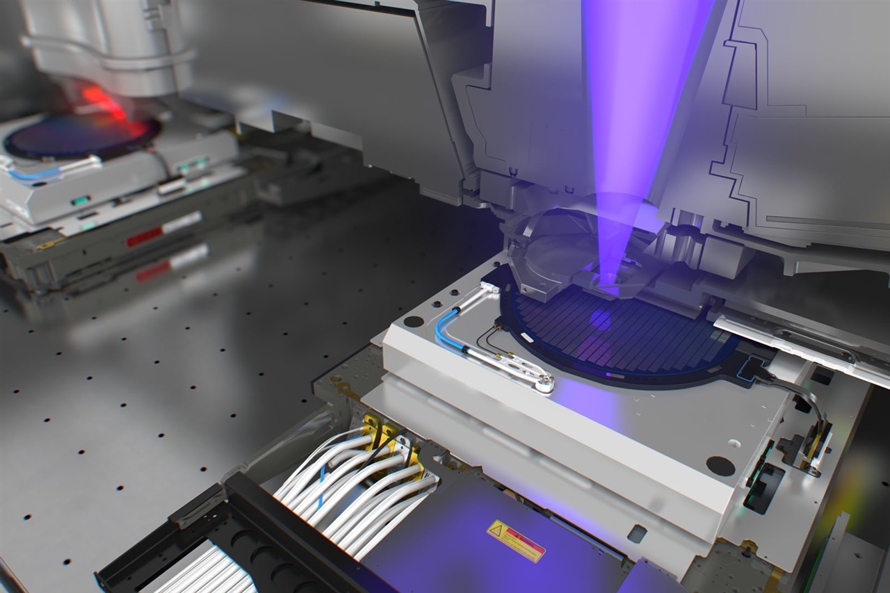 Japanese chip equipment makers closely watch new export bans on China