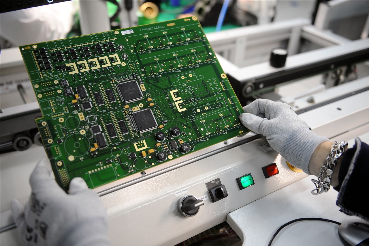 Indian carmakers not out of the woods from automotive chip shortage