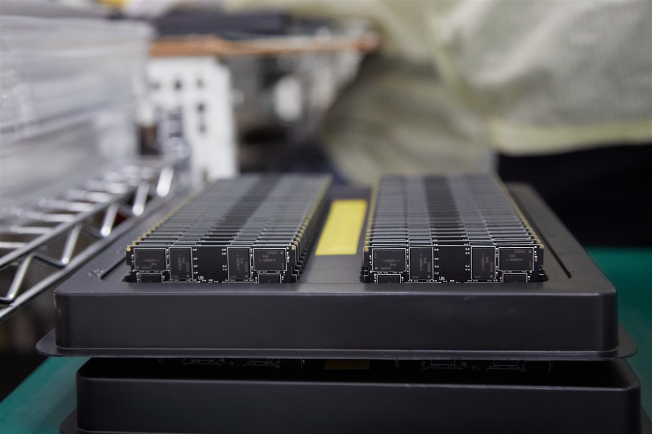 Inventories held by memory module houses approach healthy state