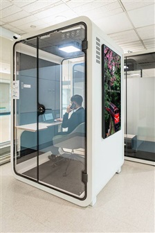 AUO Display Plus' Smart P.O.D. Solution allow business travelers to effectively use their pre-flight time for work or meetings.