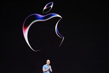 Apple CEO Tim Cook: company has continued to integrate AI functions; users may not always notice it - Vimarsana News
