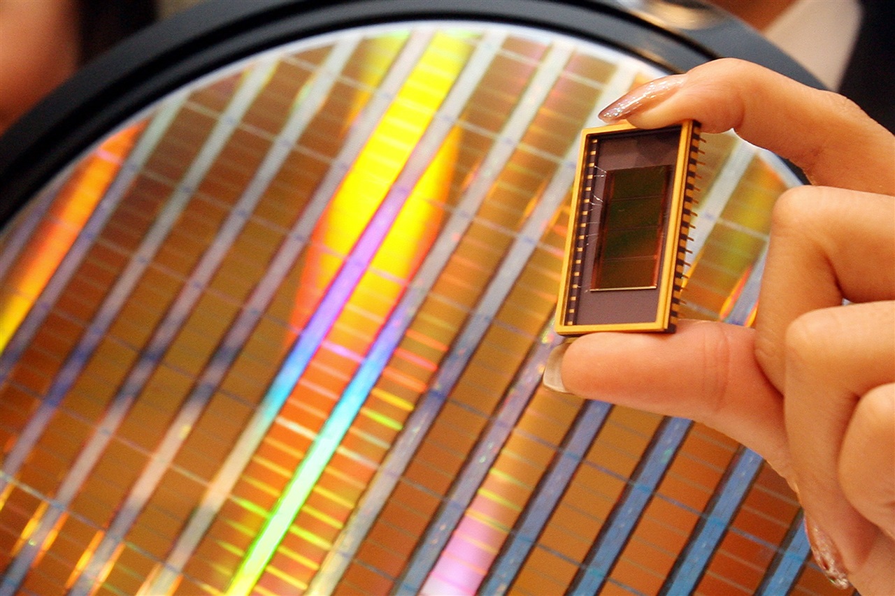 Micron signed MoU with Gujarat for India's first private semiconductor manufacturing facility in