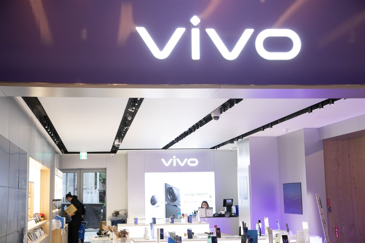 China's smartphone market grows 10% in 2Q24, thanks to 618 promotions