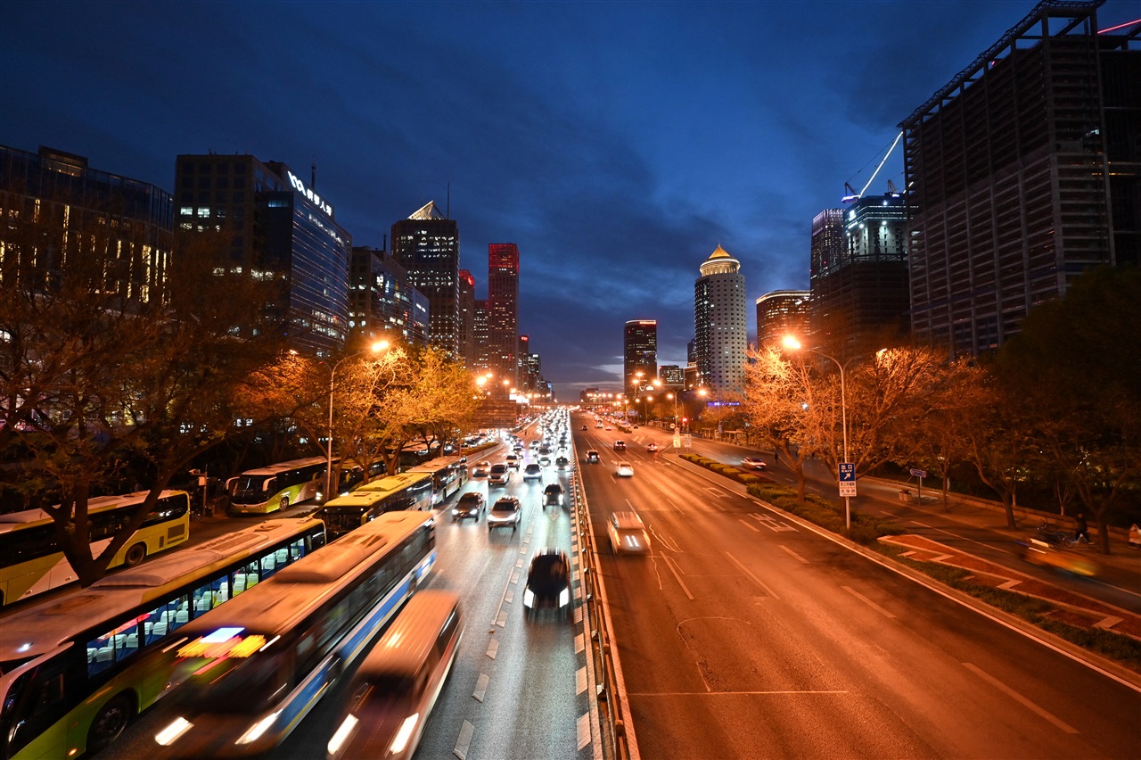 photo of China curbs auto industry's self-driving claims image