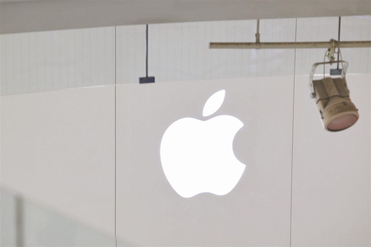 Apple developing specialized chips for glasses, new Macs, and AI servers