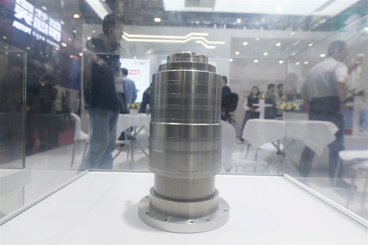 photo of Weekly news roundup: China sharpens its chip game, Samsung lands wins, TSMC widens global footprint image