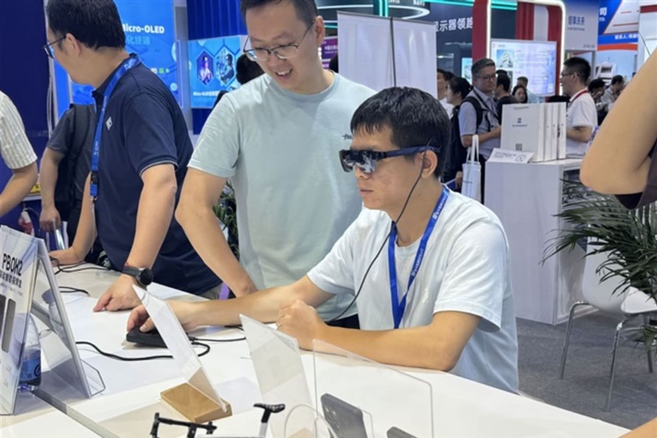 Taiwan optics firms shift to AR glasses as China cuts costs