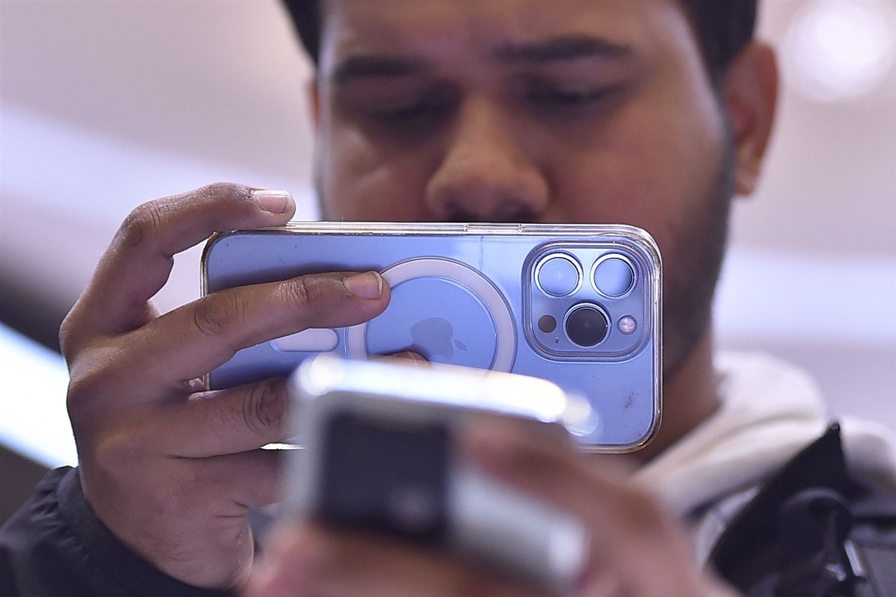 Indické zpravodajství: Indie couvne od povinné předinstalace bezpečnostní aplikace