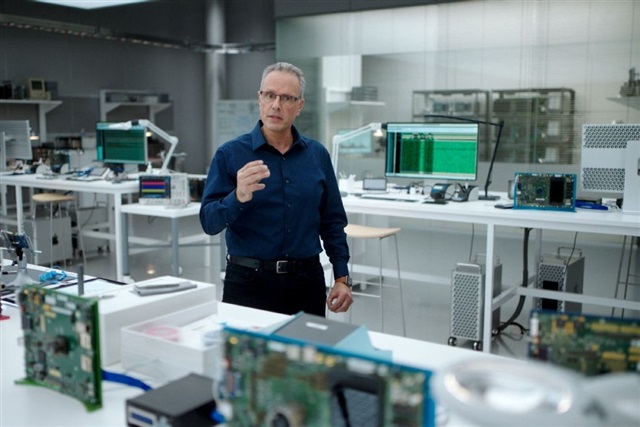 Apple Silicon leader Johny Srouji contemplates exit amid executive exodus