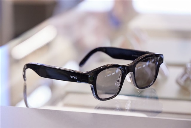 HTC eyes China launch for Vive Eagle AI glasses in January 2026