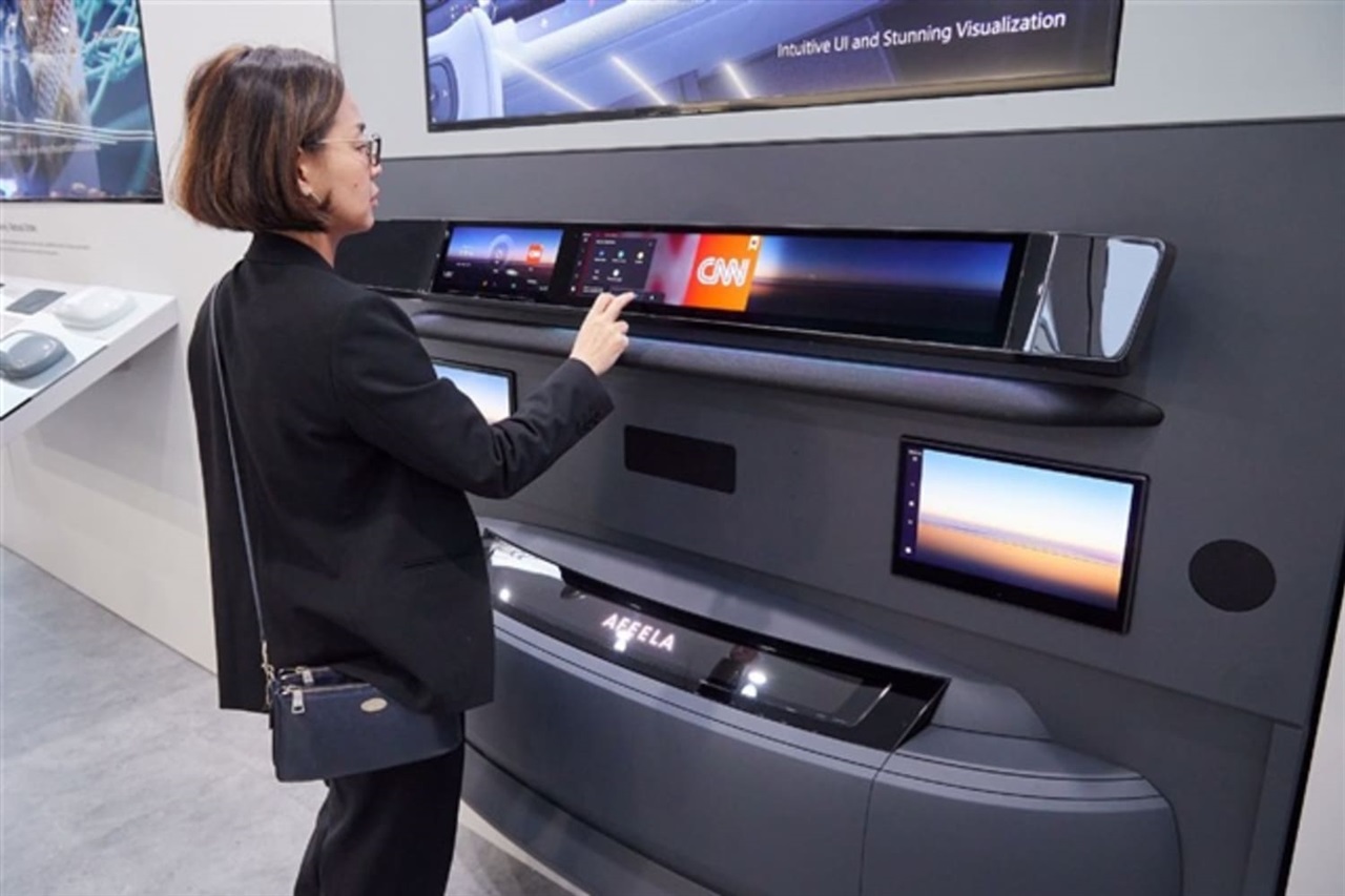 photo of Car displays evolve into vehicle-home connectivity hub image