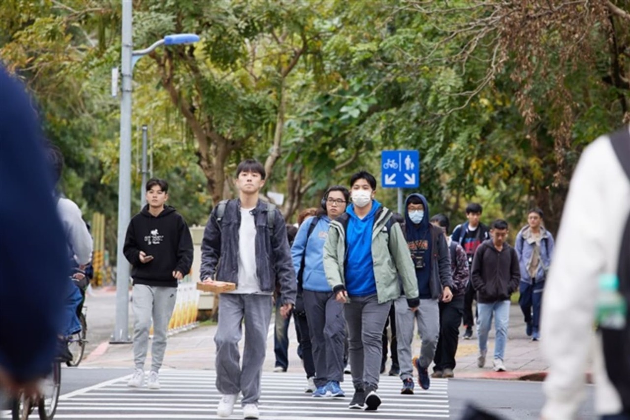 AI boom pushes Taiwan's GDP growth past 7%, masking tariff and talent strains on non-ICT sectors