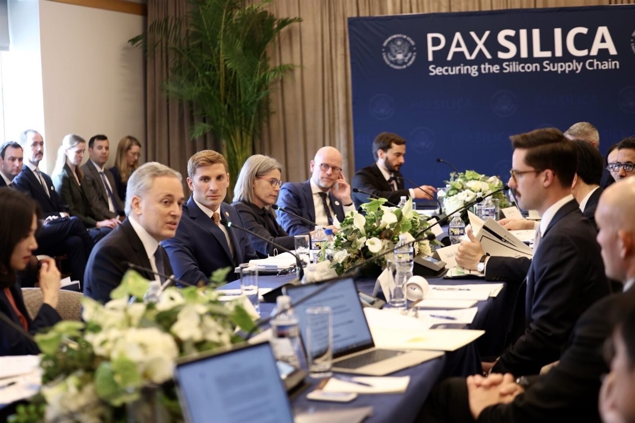 photo of Qatar, UAE join US-led Pax Silica supply chain pact image