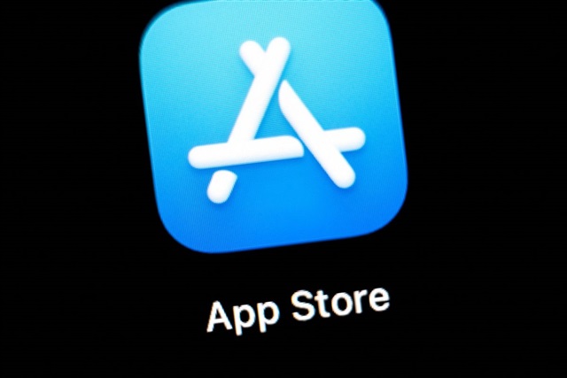 Apple's services segment drives record revenue growth in 2025 amid slowing hardware sales