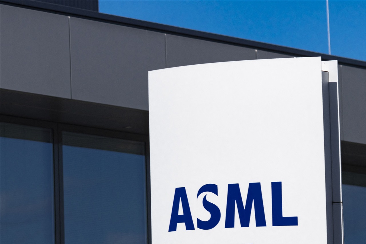 ASML posts record 2025 results on surging orders