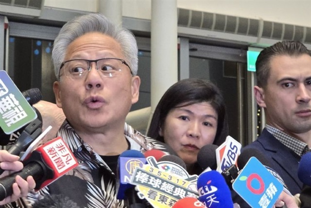 Jensen Huang presenta roadmap AI PC con MediaTek e Vanessa Lee (Nvidia)