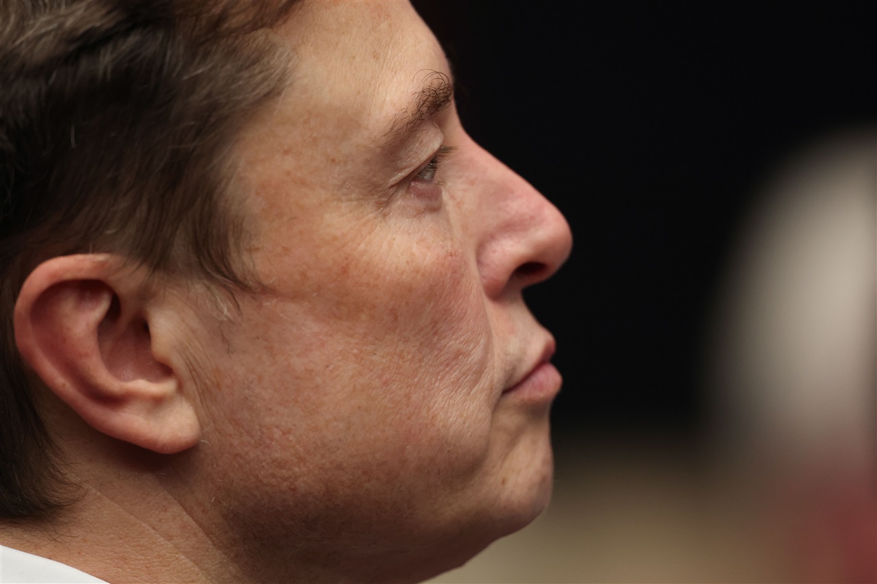 Musk frena le ambizioni EV di Apple: il talento non basta