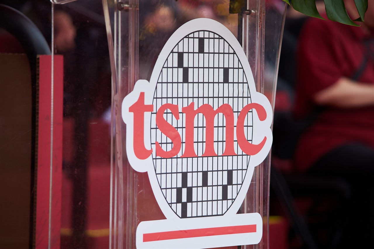 photo of TSMC posts 36.8% sales surge in January 2026 on strong AI demand image