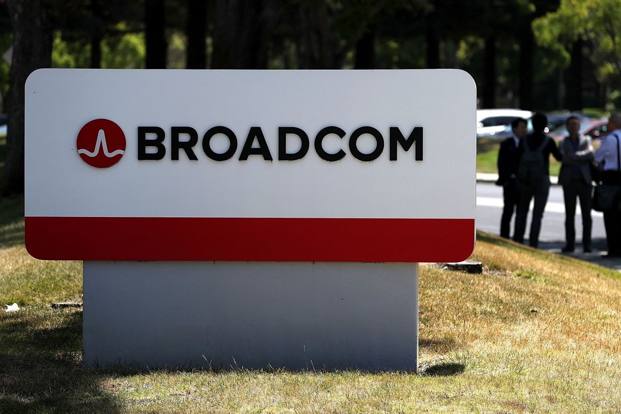 Broadcom targets $100bn AI chip revenue by 2027 as hyperscaler demand scales