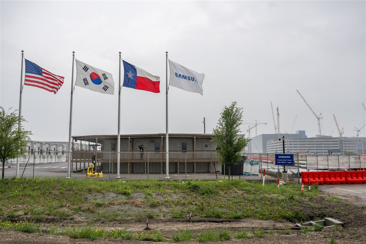 Semco seen supplying ABF substrates for Tesla AI chips via Samsung foundry