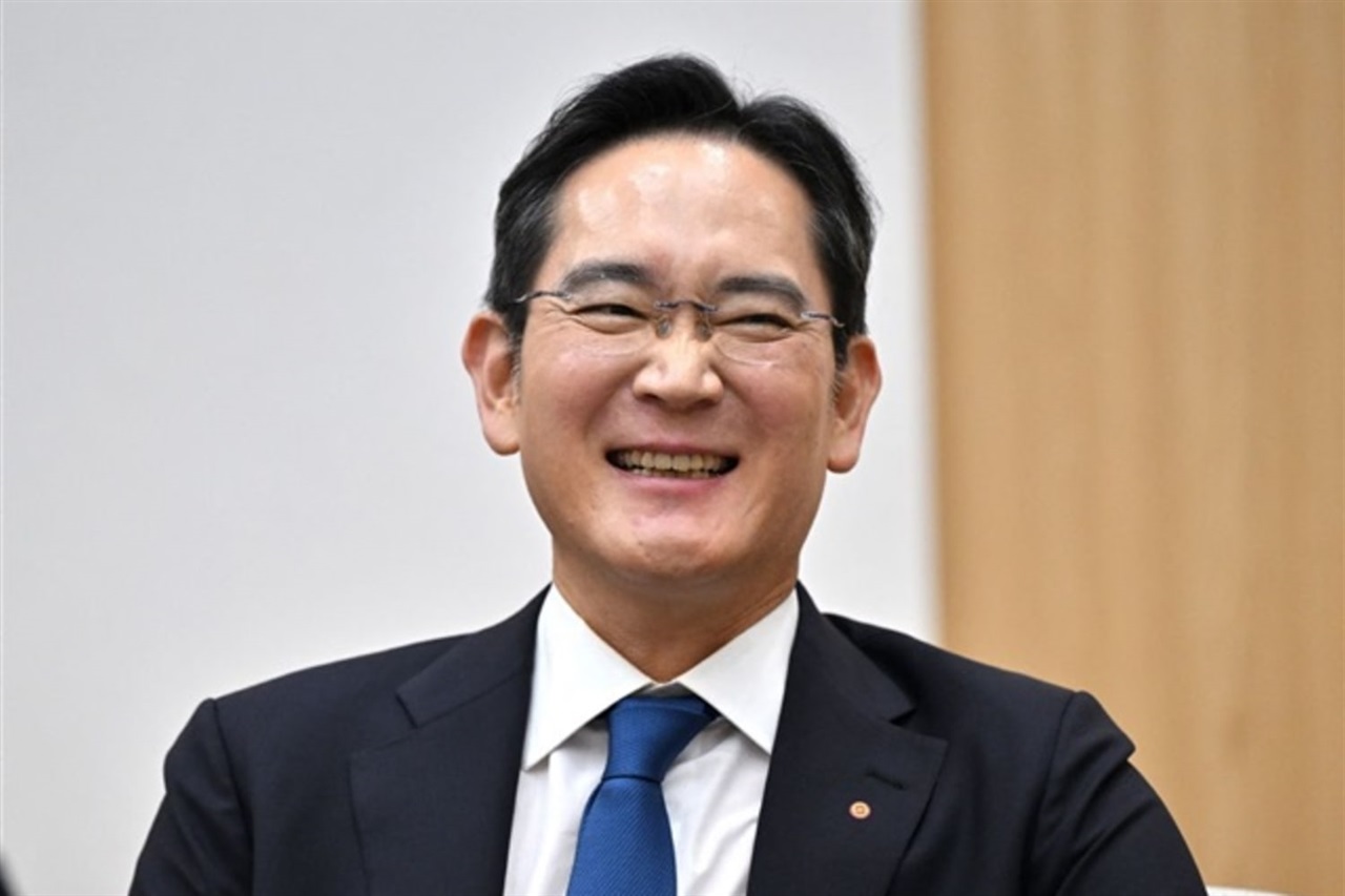 Samsung taps Apple, IBM, Walmart executives in global talent push