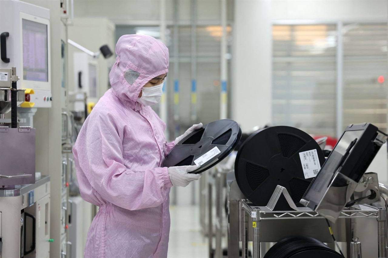 photo of India roundup: Domestic chip firms anchor India's semiconductor ambitions image