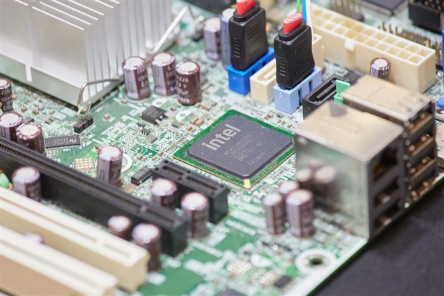 Carenza di CPU più critica della memoria: l'industria attende i progressi di Intel 18A