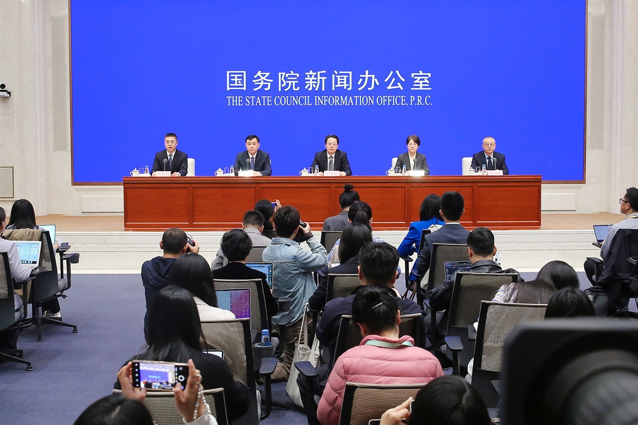 Cina: un piano quinquennale per l'AI e la trasformazione industriale