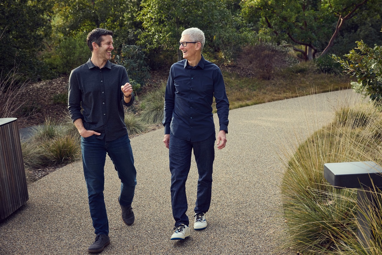 Apple annuncia una transizione storica al vertice: John Ternus nuovo CEO, Tim Cook presidente esecutivo