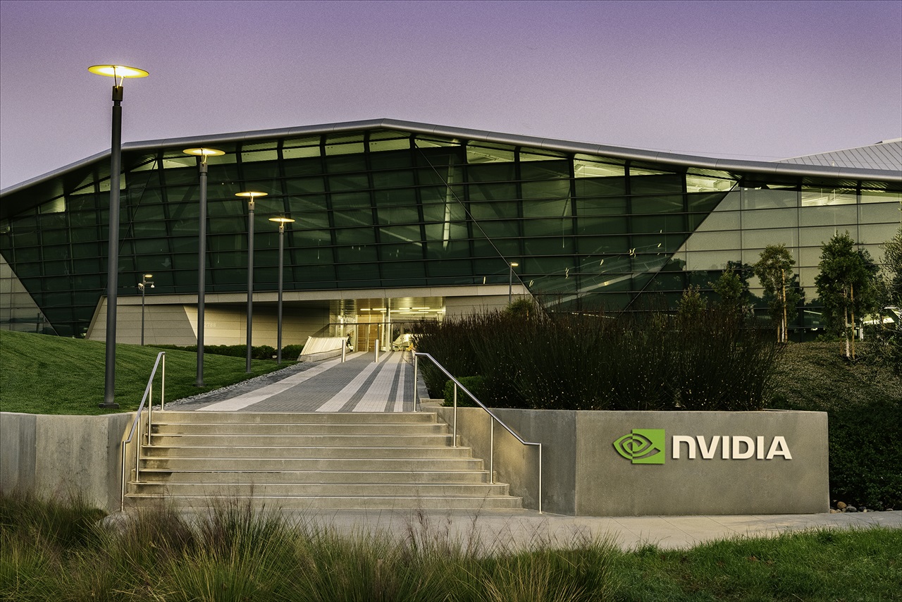 Nvidia e Corning: un'alleanza per decuplicare la produzione ottica negli Stati Uniti