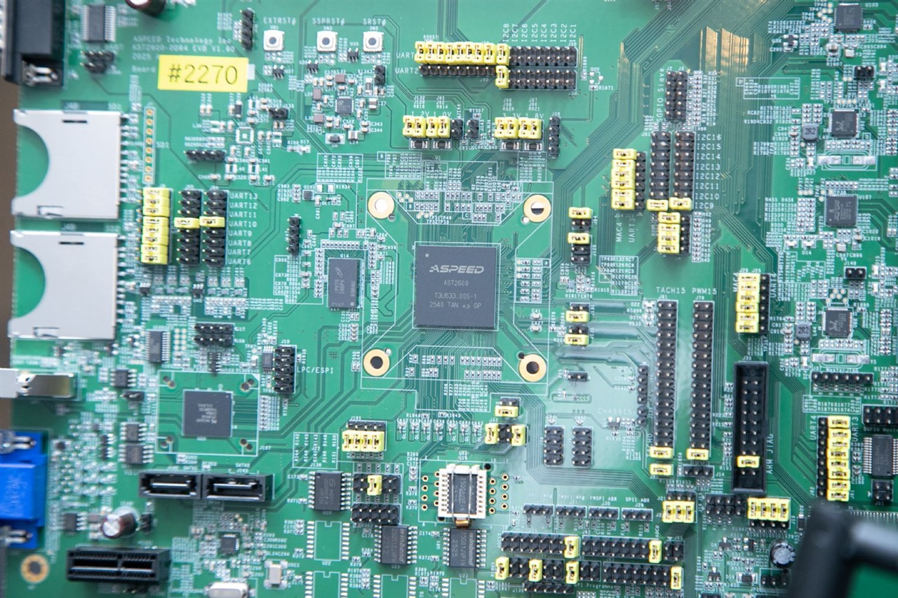 ASPEED: la domanda di server AI spinge la crescita e rafforza il mercato BMC