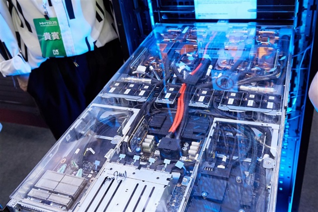 La sfida di FII a Broadcom e Nvidia: l'integrazione di sistema ridefinisce la corsa ai CPO