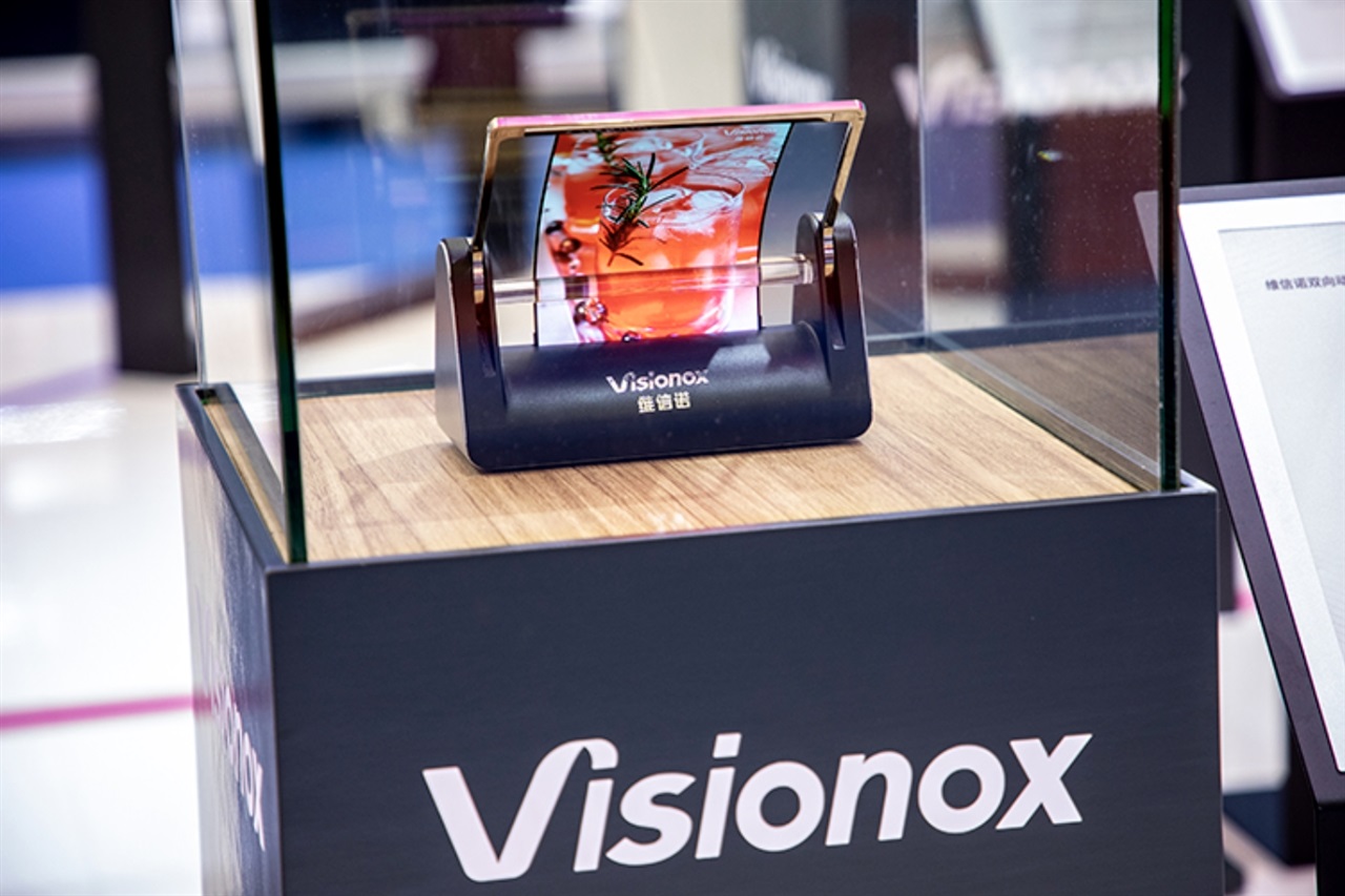Wonik IPS e Visionox: l'ordine per display XR e le sfide dell'AI on-premise