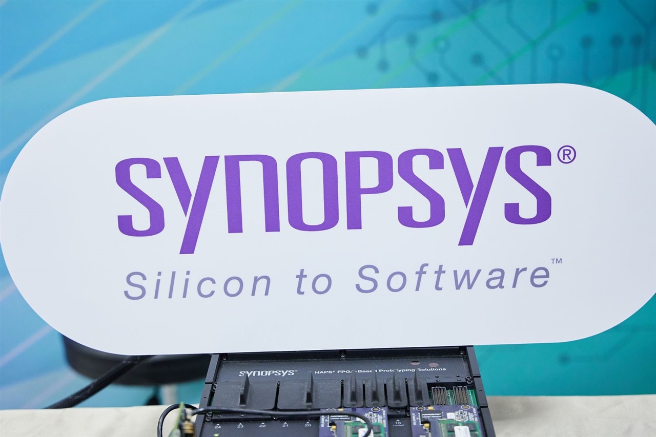 Synopsys: la spinta degli hyperscaler verso chip AI personalizzati ridefinisce il mercato