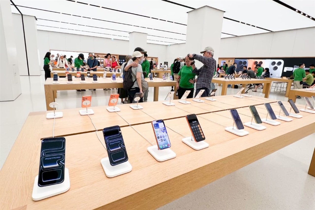 photo of Memory crunch pushes low-end smartphones toward 2026 breaking point image