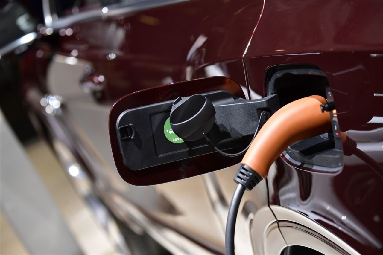 China's new EV rules push European luxury PHEVs to the exit