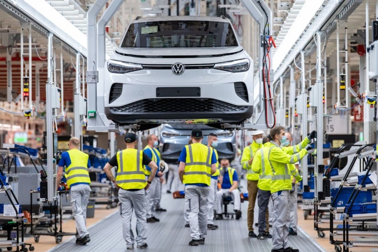 Produzione auto Europa in calo: il ruolo strategico dell'AI on-premise