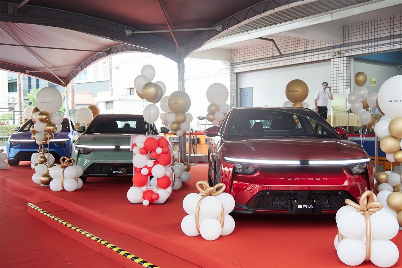 Poland turns to Taiwan to build up chips as Foxconn seals EV assembly deal